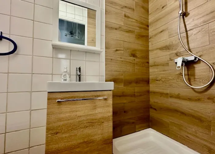 For 2 Close To The Big Clock * La Rochelle (Charente-Maritime)